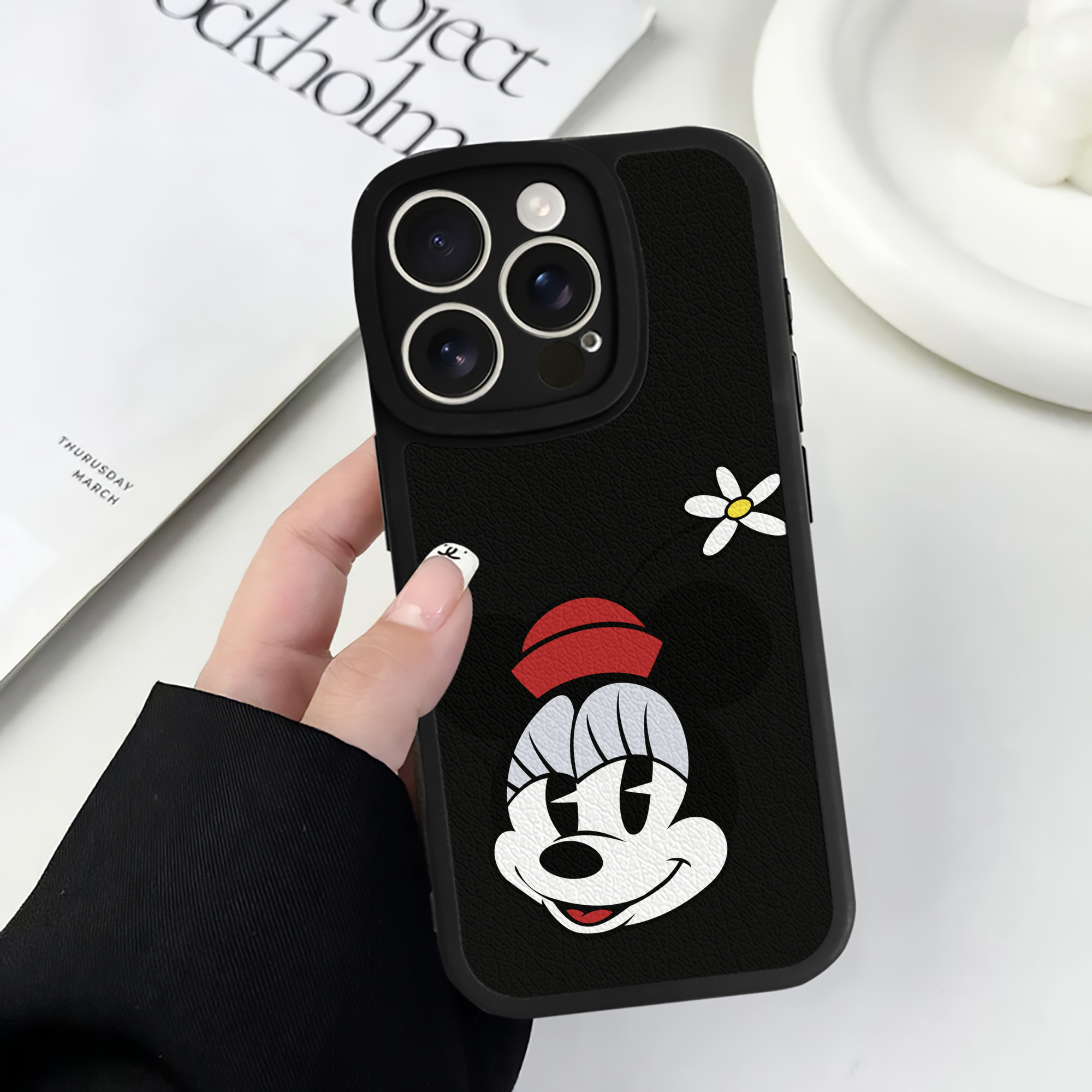 （画像用） ミッキーマウス Mickey Mouse 【iPhone 16シリーズ対応】シリコンスマホケース（レザー調） 材質：シリコン